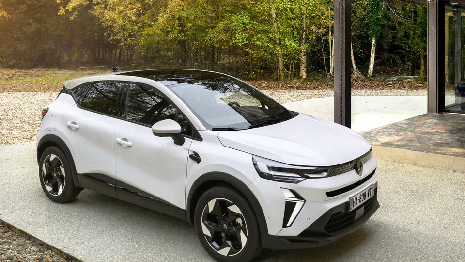 Das Facelift des Captur startet in den Handel.