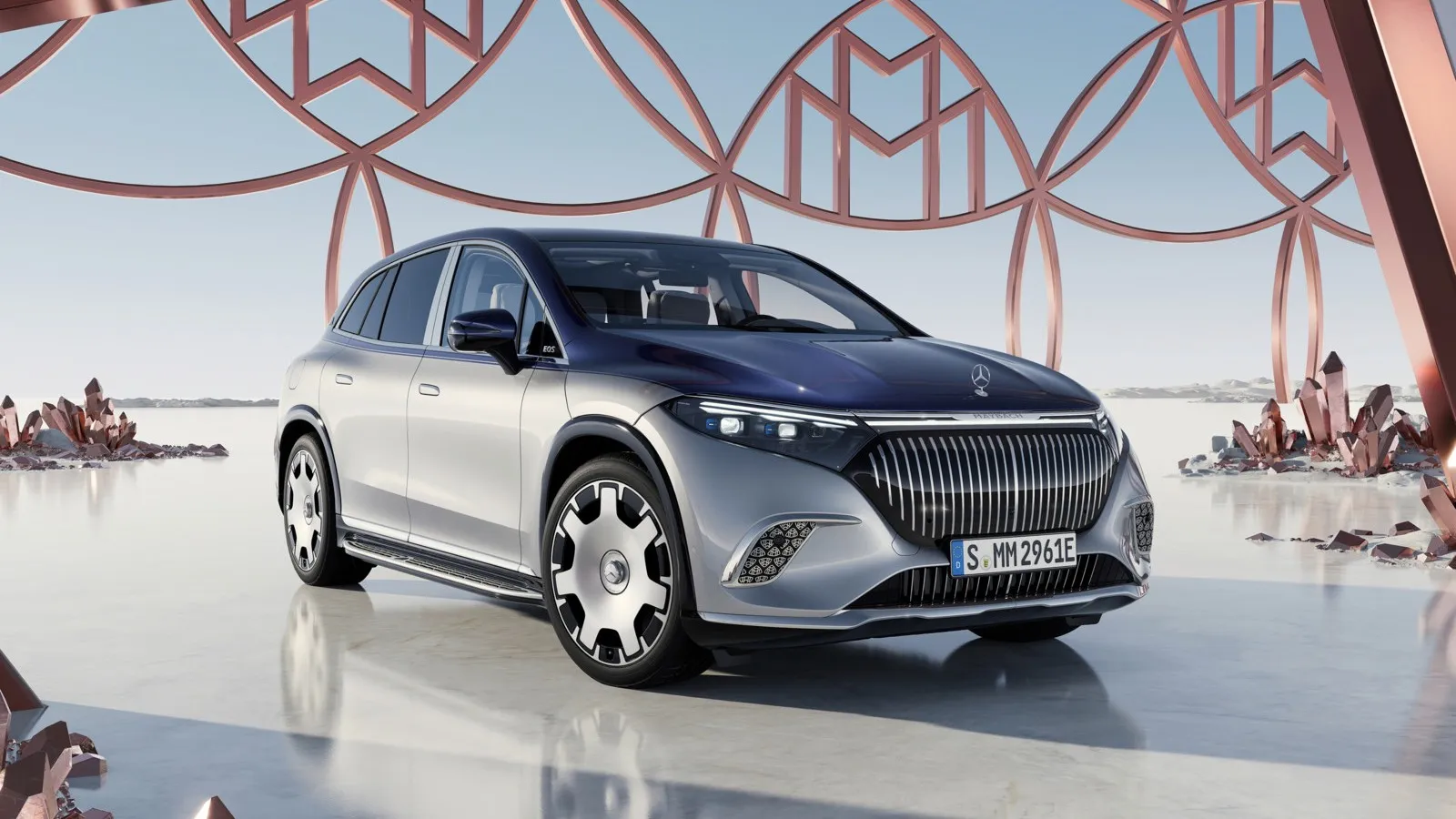 Im Frühjahr in Shanghai, im September in München? Mercedes verspricht, sein gesamtes Produktspektrum zu präsentieren. Der neue Maßstab im Segment der Luxus-SUVs dürfte Mercedes` vollelektrische Highend-Version Maybach EQS sein.