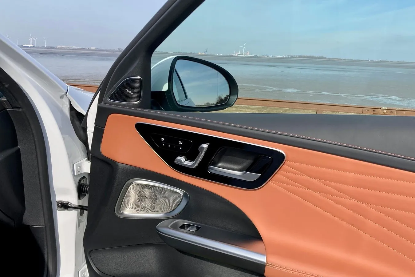 Elektrische Sitzverstellung im typischen Mercedes-Layout.