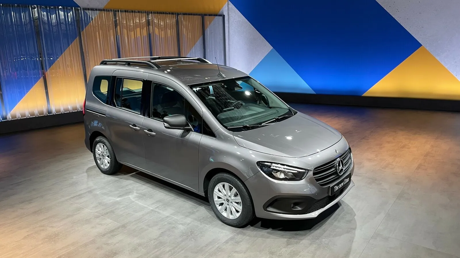 Neben dem Kasten kommt als zweite Variante der Citan Tourer als People Mover.