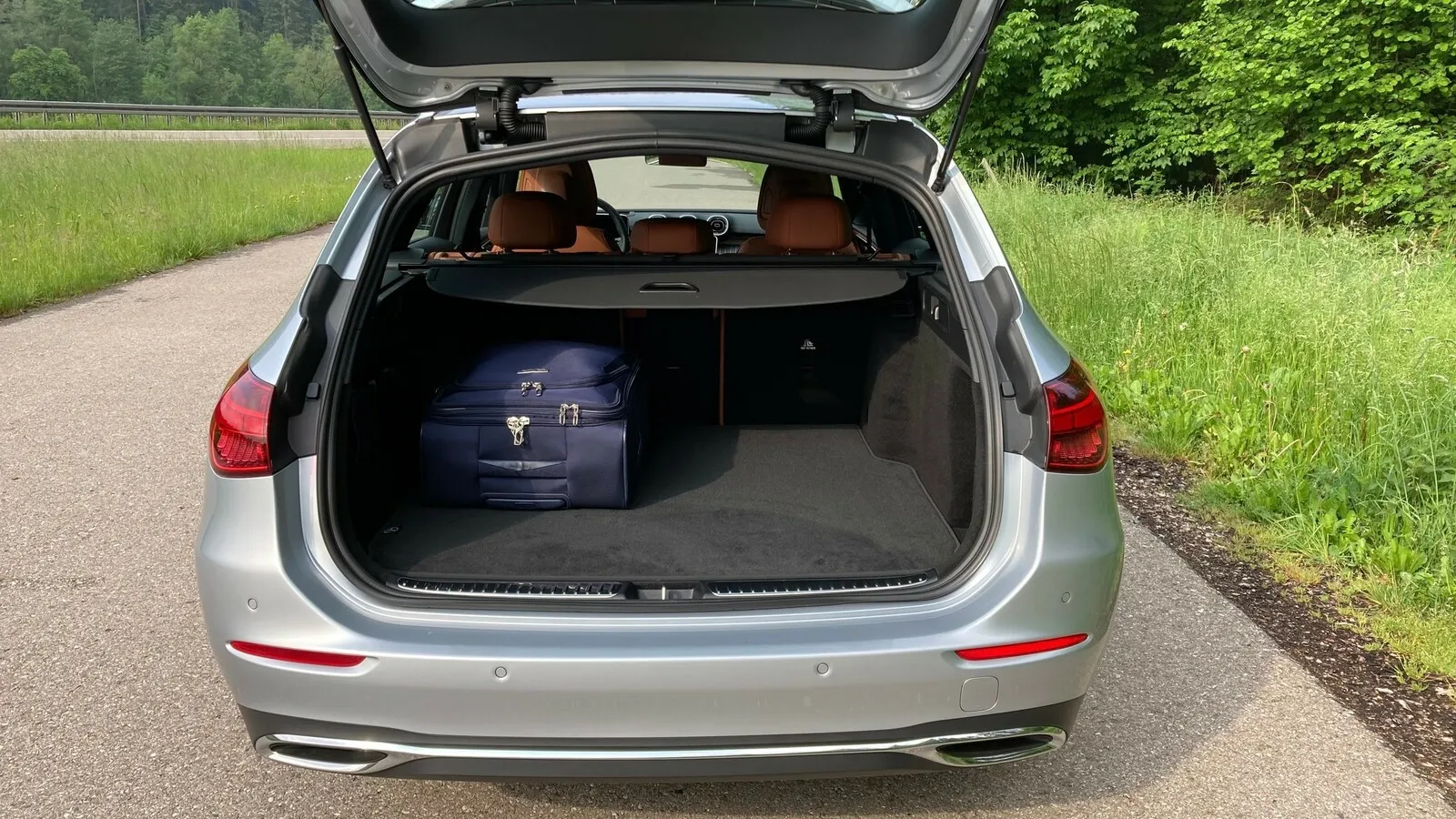 Im C-Klasse T-Modell bringen Fahrerinnen und Fahrer 490 bis 1.510 Liter Gepäck unter – jeweils 30 mehr als im Vorgänger.