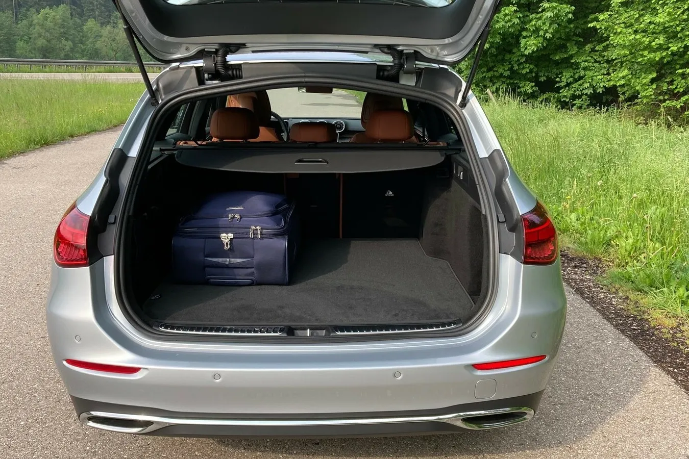 Im C-Klasse T-Modell bringen Fahrerinnen und Fahrer 490 bis 1.510 Liter Gepäck unter – jeweils 30 mehr als im Vorgänger.