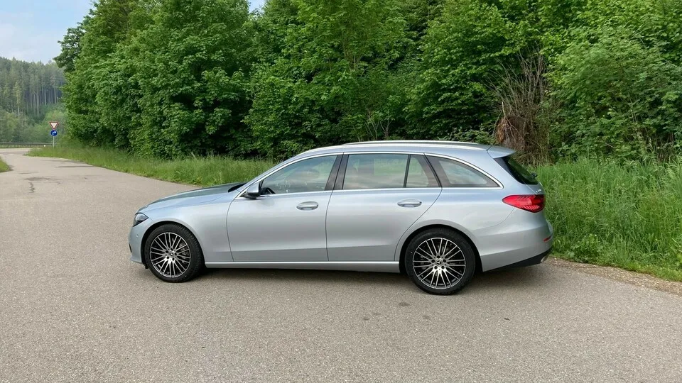 Vom Start weg steht die neue Mercedes C-Klasse auch als Kombi T-Modell bei den Händlern.