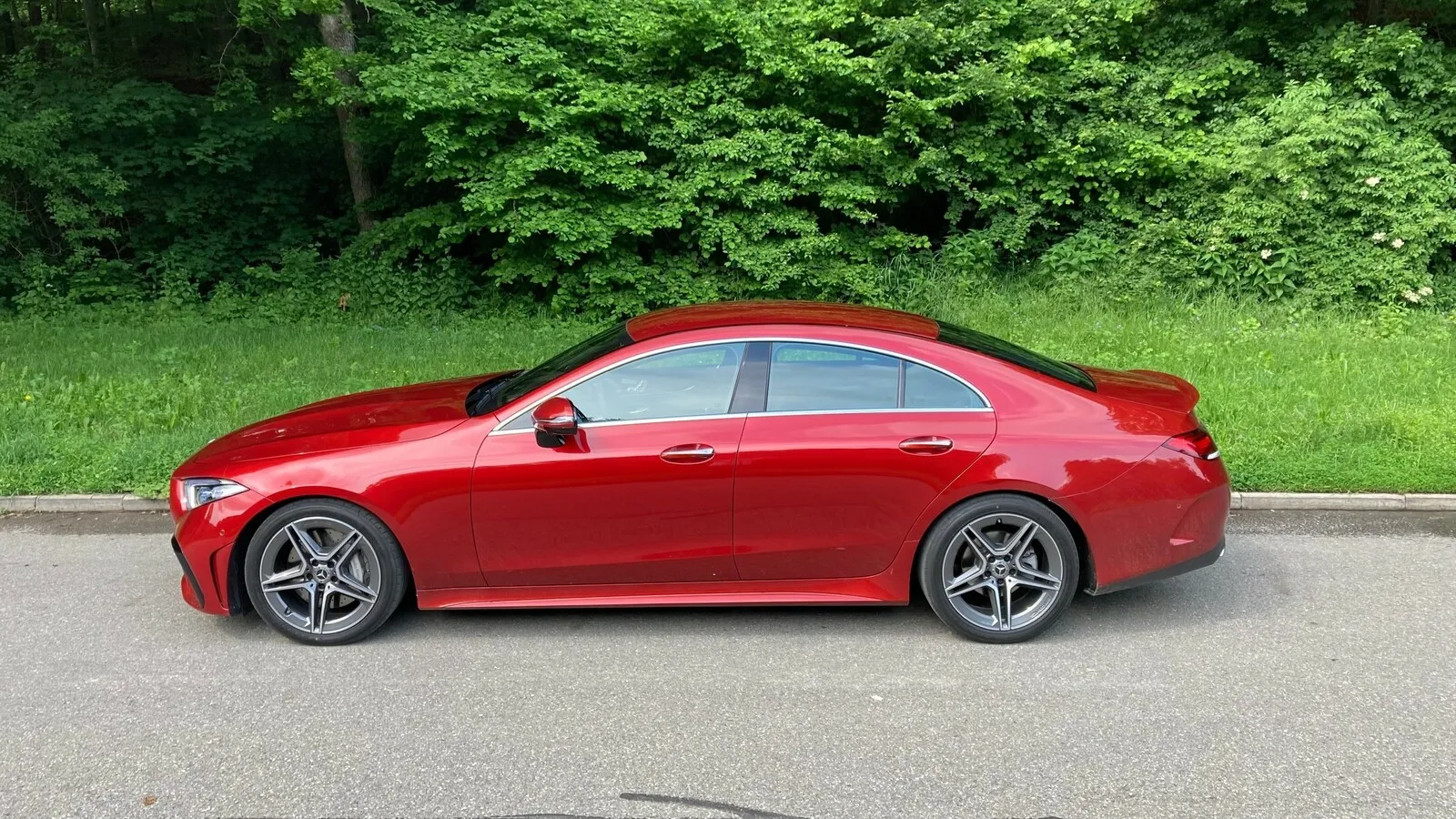 Auch die dynamisch-elegante Coupé-Linie bleibt beim CLS unangetastet.