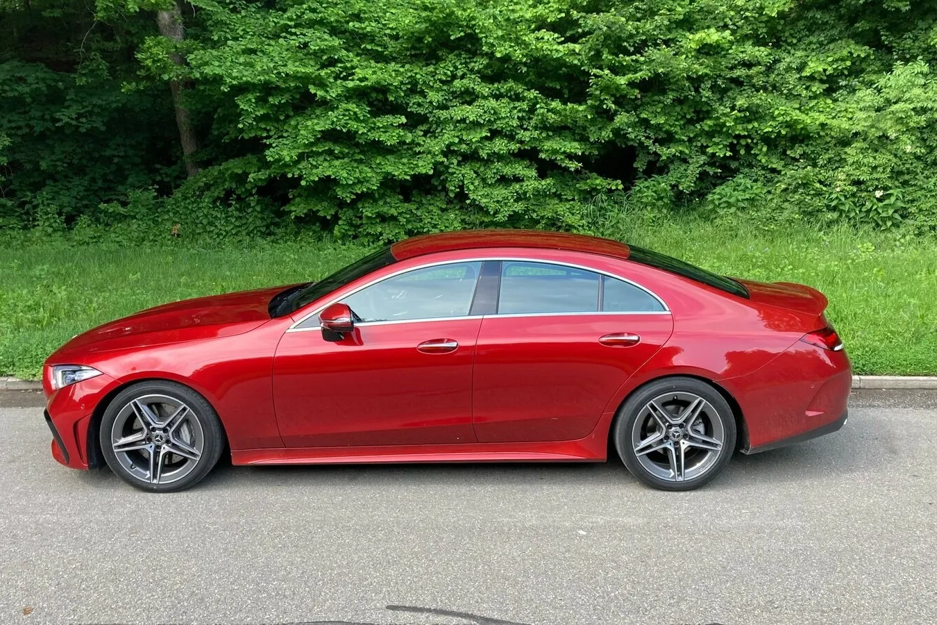 Auch die dynamisch-elegante Coupé-Linie bleibt beim CLS unangetastet.
