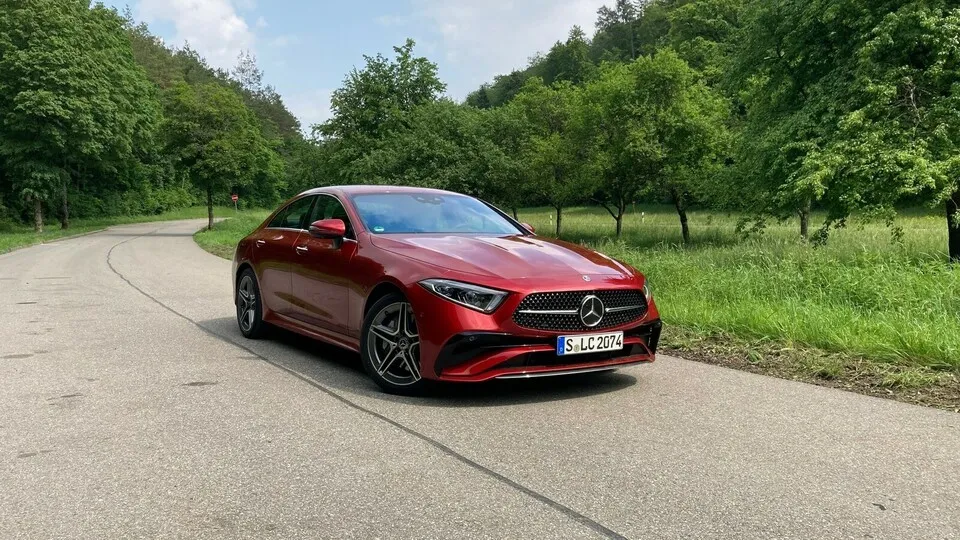 Trotz Facelift fast alles beim Alten: der Mercedes CLS bleibt sich optisch treu.