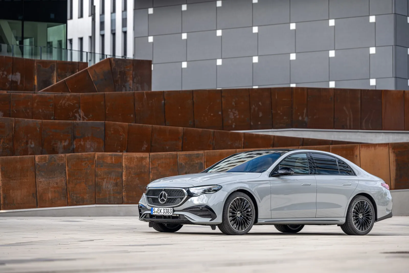 Mercedes-Benz E 200: Unser Wartungskosten-Schlusslicht in der oberen Mittelklasse bildet der Mercedes E 200. Mehr als 2.894 Euro Wartungskosten entstehen für kein Modell im Ranking.