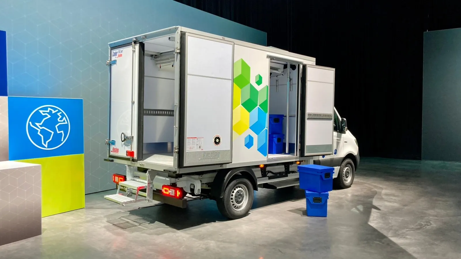 Pritsche oder Koffer – auf Basis des e-Sprinter-Fahrgestells sind viele Aufbauvarianten realisierbar.