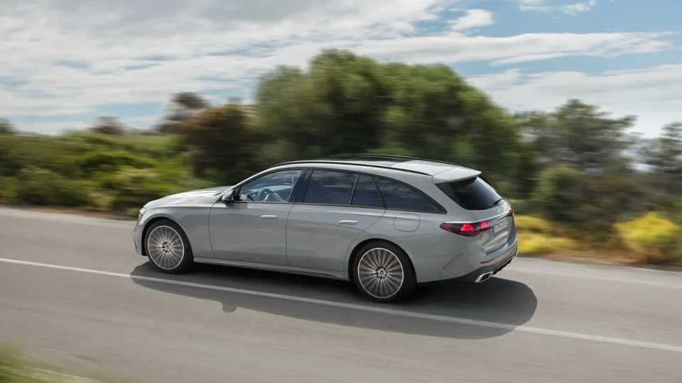 Neues T-Modell der Mercedes E-Klasse: Gegenüber dem Vorgänger wächst der Laderaum leicht.