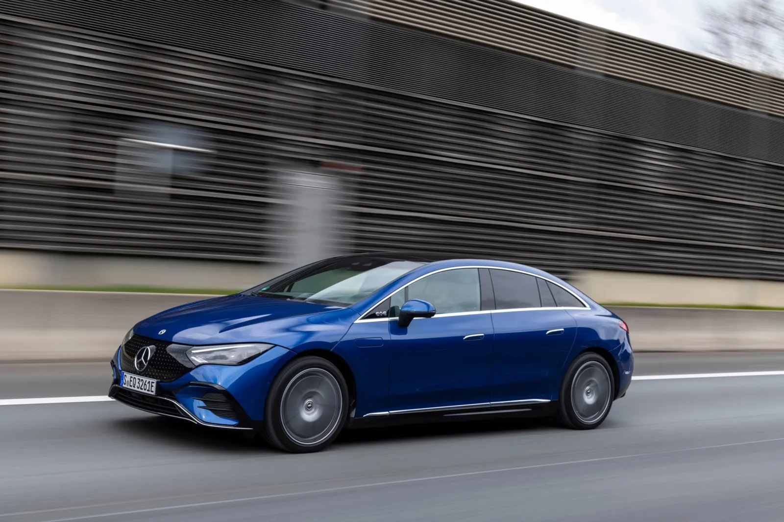 Mercedes EQE 350 Electric Art: Mit 1.929 Euro Wartungskosten in drei Jahren steht eine weitere Elektro-Limousine auf dem zweiten Platz.