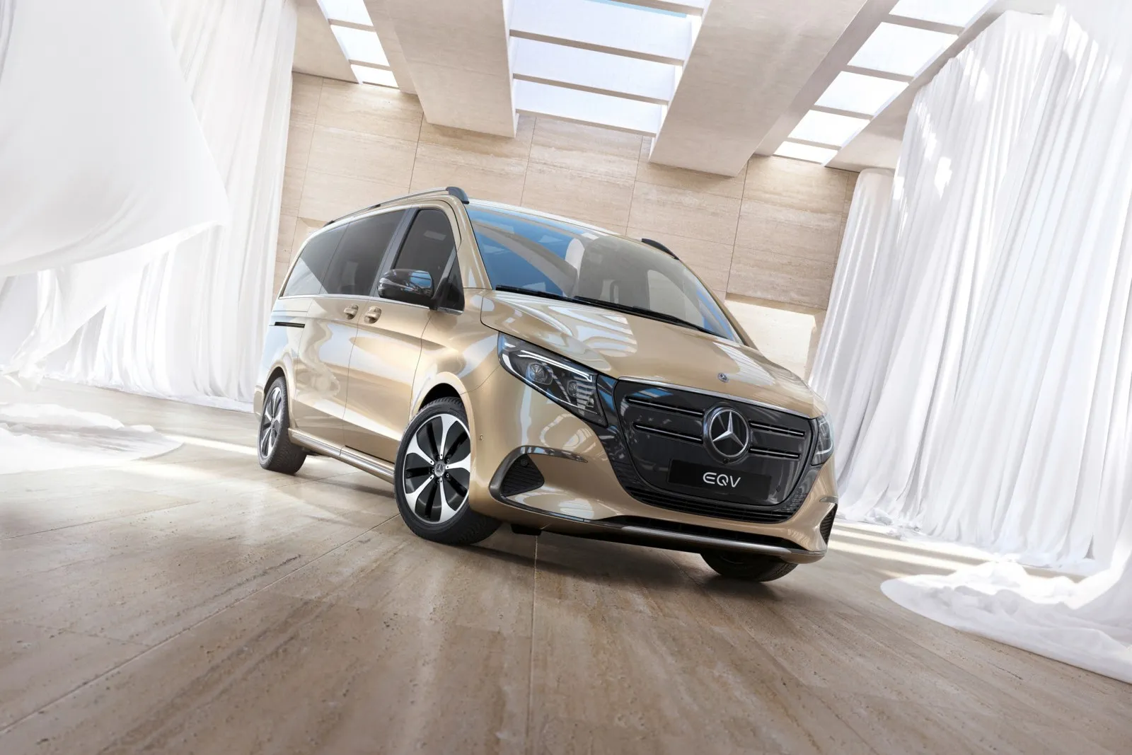 Bei Mercedes feiert unter anderem der neue elektrische Nobelshuttle EQV Messepremiere. Des Weiteren wird Mercedes auch den EQA, EQB und eine Stromerstudie zeigen.