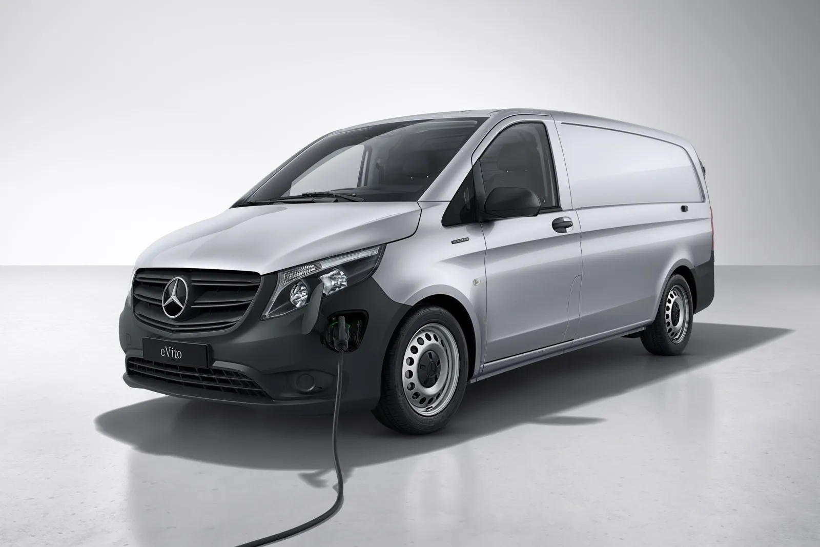 Mercedes e-Vito 112 lang 60 kWh: Relativ teuer in Sachen Wartung ist der mittelgroße Elektro-Transporter aus Stuttgart. Insgesamt werden knapp 1.970 Euro fällig.