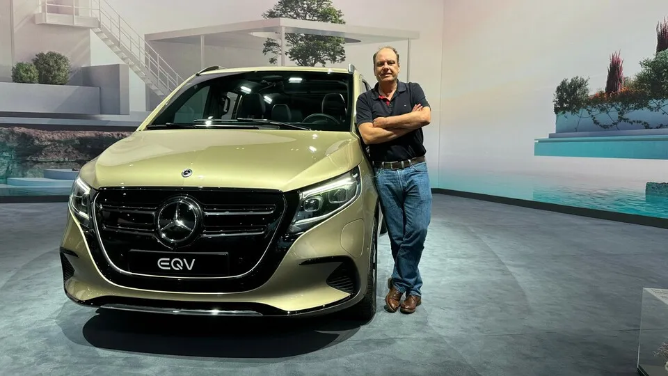 Mercedes hat seine Premium-Großraumlinousinen V-Klasse und EQV (Bild) kräftig aufpoliert. bfp-Autor Michael Neher hat sich schon aus nächster Nähe einen Eindruck verschafft.
