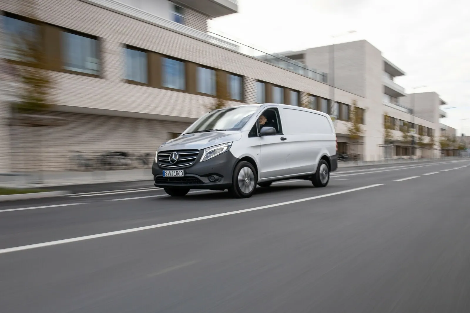 Platz 9: Mit 50 Euro mehr (rund 1.280 Euro) liegt der Mercedes Vito etwas über dem Wolfsburger.