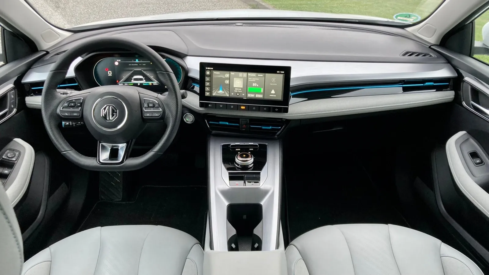 Gut verarbeitetes Cockpit im MG 5, auch die Materialauswahl passt. 7-Zoll-Digitalinstrumente und 10,25-Zoll-Touchscreen sind Serie.