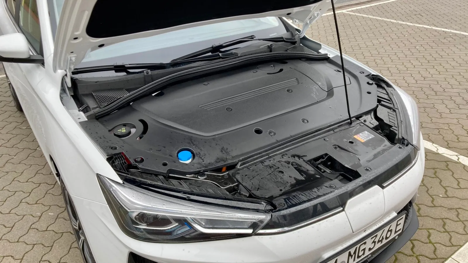 Ein Staufach unter Motorhaube des MG 5 gibt es nicht.
