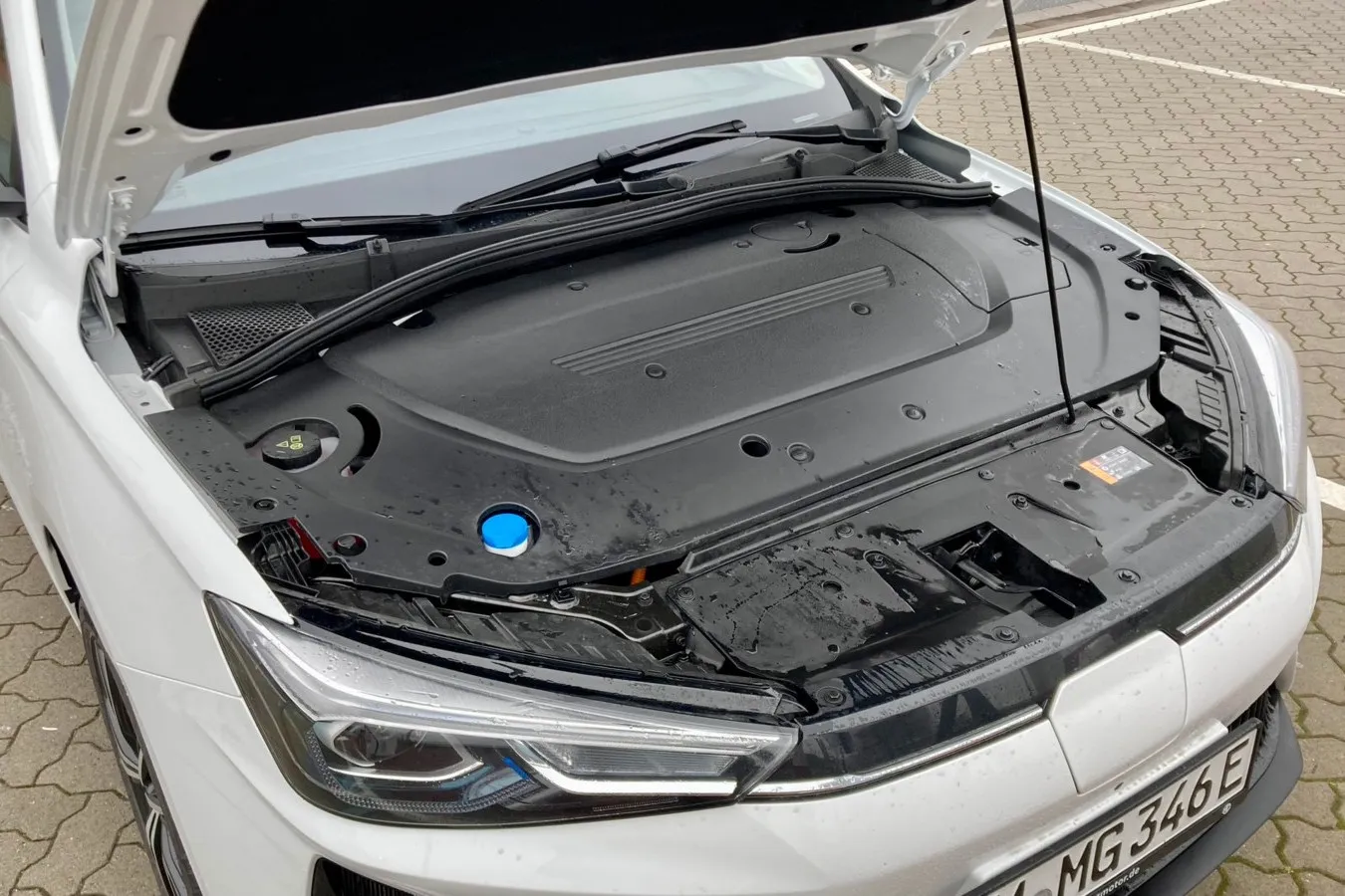 Ein Staufach unter Motorhaube des MG 5 gibt es nicht.