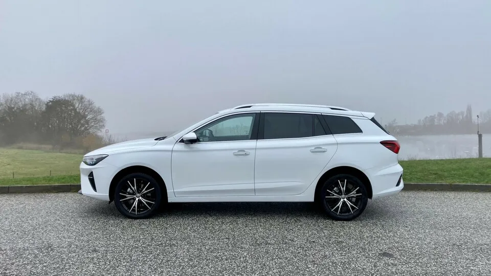 Konservative Seitenlinie, aber innovative Technik: Der MG 5 ist der erste vollelektrische Kombi in Deutschland.