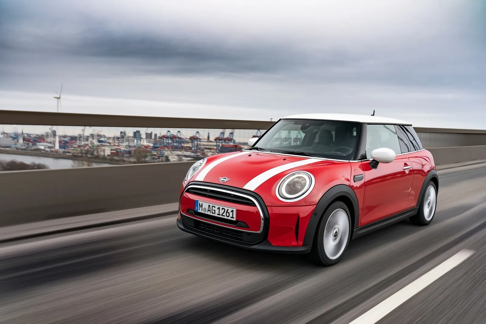Denn die Wartungskosten für den Mini Cooper liegen mit knapp 1.135 Euro lediglich 44 Euro über denen der Elektro-Variante.