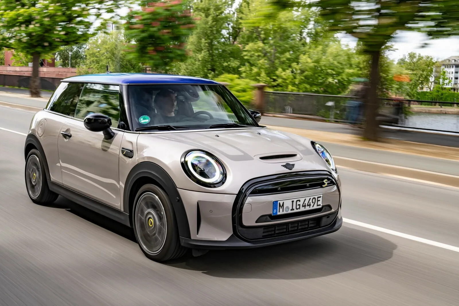 Beim Mini Cooper SE (1.090 Euro) liegen die Wartungskosten ebenfalls fast auf dem Niveau des Verbrenners.