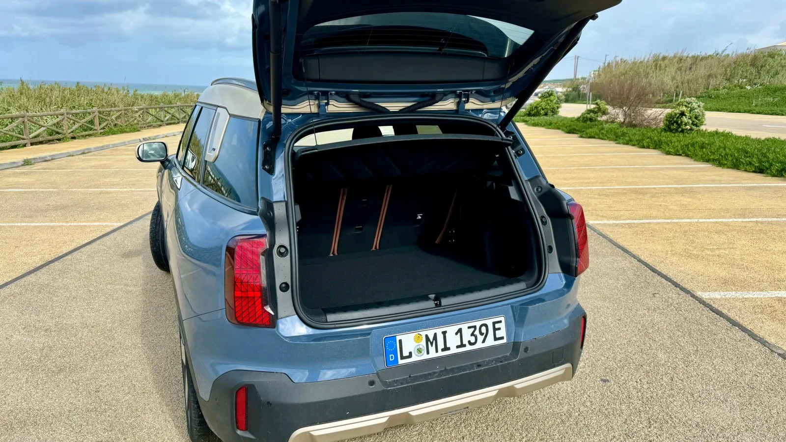 Da geht auch eine Menge rein: 460 bis 1.450 Liter sind es beim elektrischen Countryman, ansonsten maximal 505 bis 1.530 Liter (Countryman C: 450 bsi 1.450 Liter).