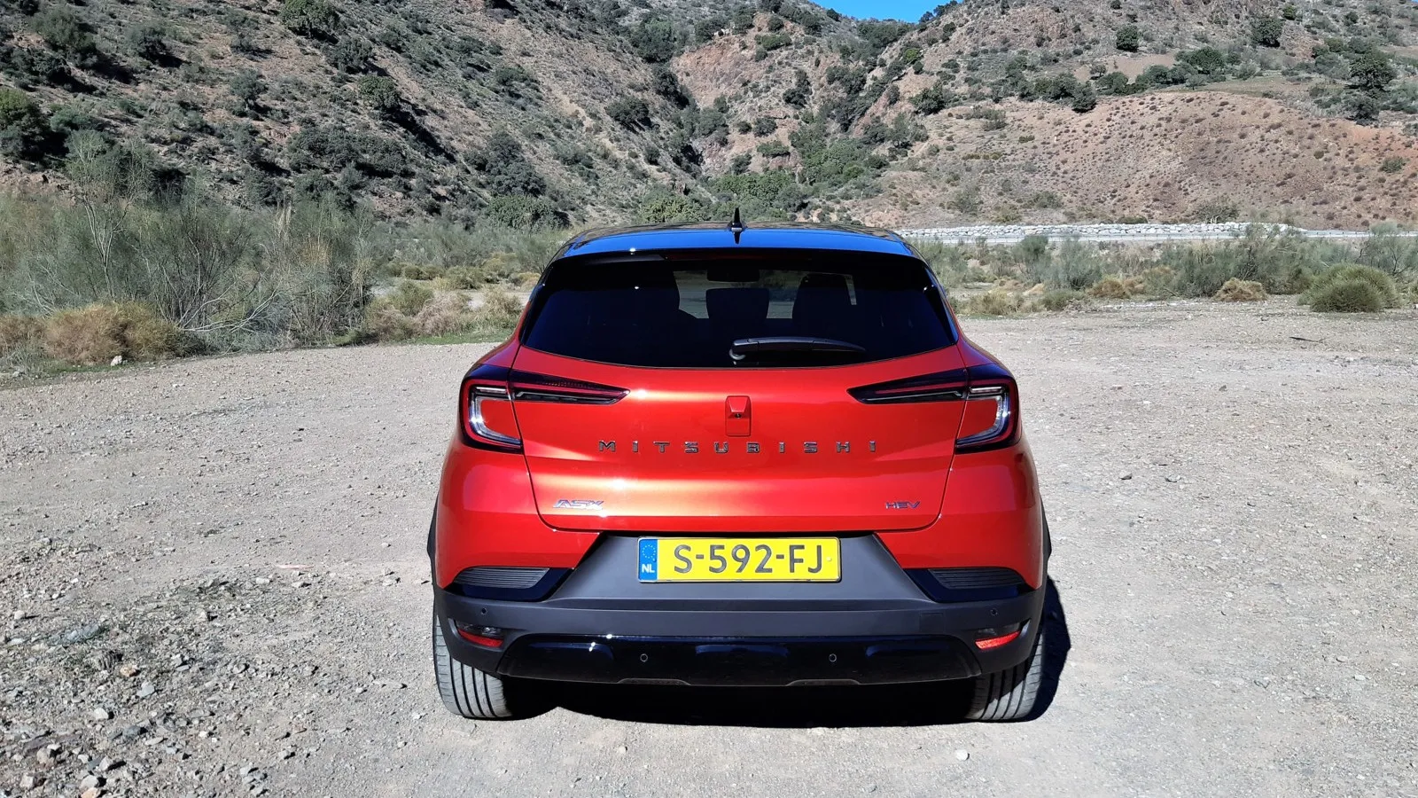Mit prominentem Mitsubishi-Schriftzug am Heck unterscheidet sich der ASX vom Renault Captur.