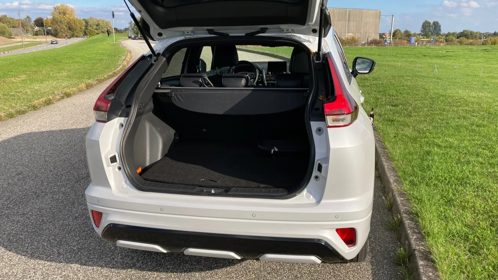 Mit 359 Litern Volumen im Normalzustand ist der Kofferraum des Eclipse Cross für seine Klasse eher klein.