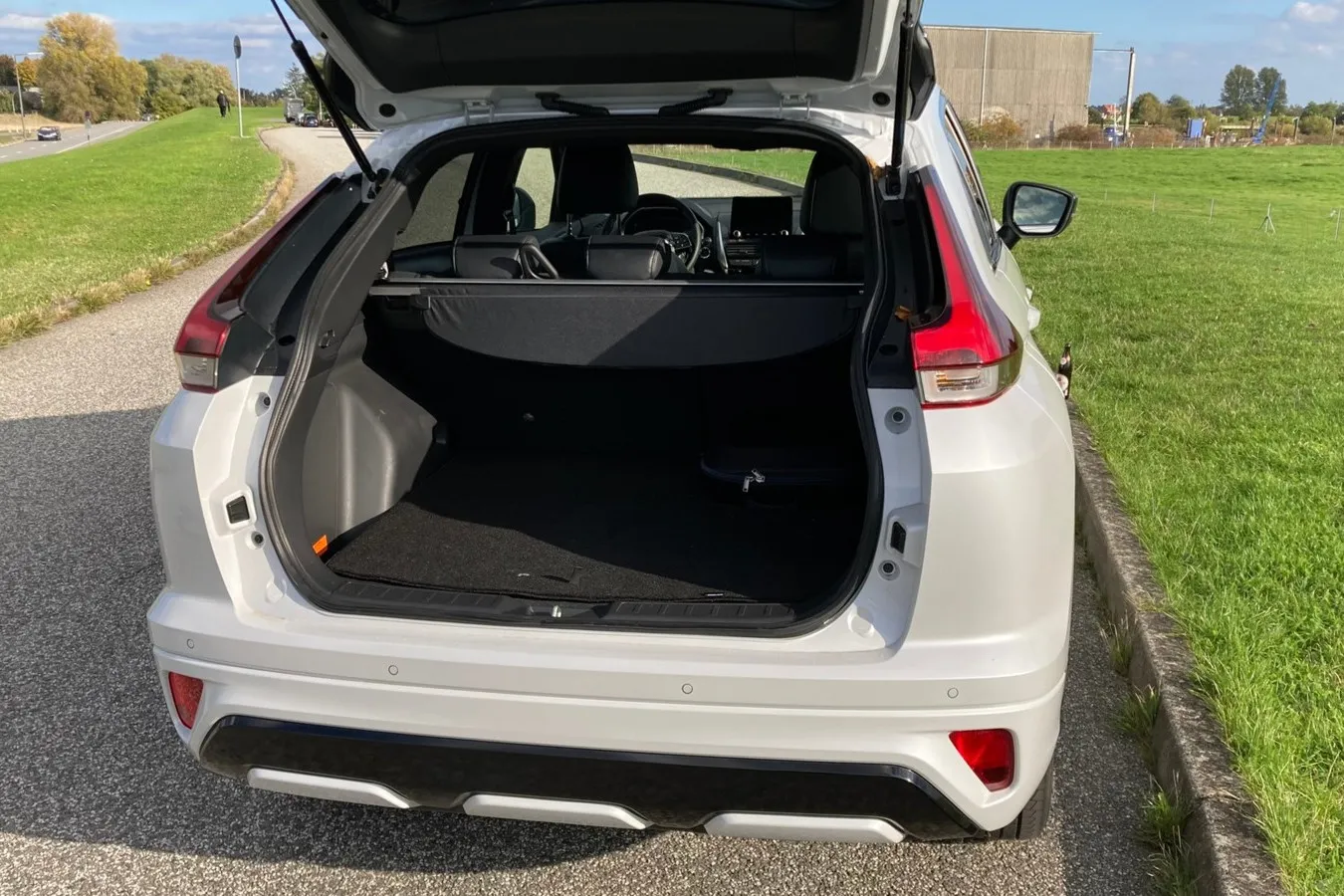 Mit 359 Litern Volumen im Normalzustand ist der Kofferraum des Eclipse Cross für seine Klasse eher klein.