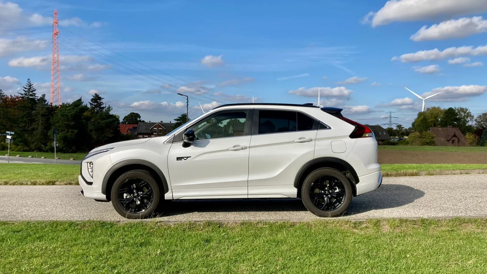Die Seitenlinie beschreibt sehr gut, weshalb Mitsubishi den Eclipse Cross als SUIV-Coupé positioniert.