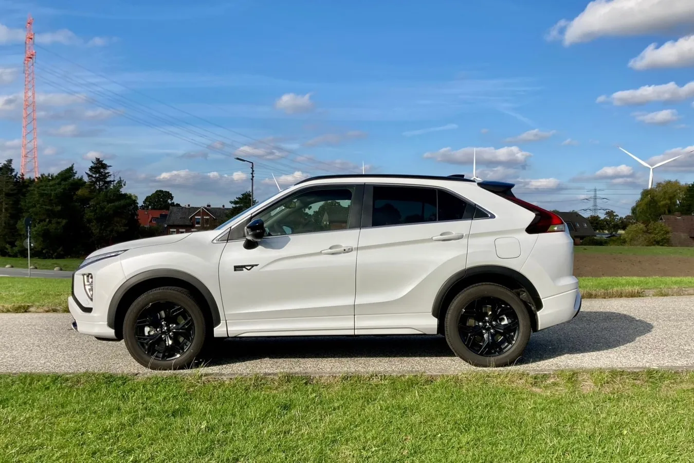 Die Seitenlinie beschreibt sehr gut, weshalb Mitsubishi den Eclipse Cross als SUIV-Coupé positioniert.