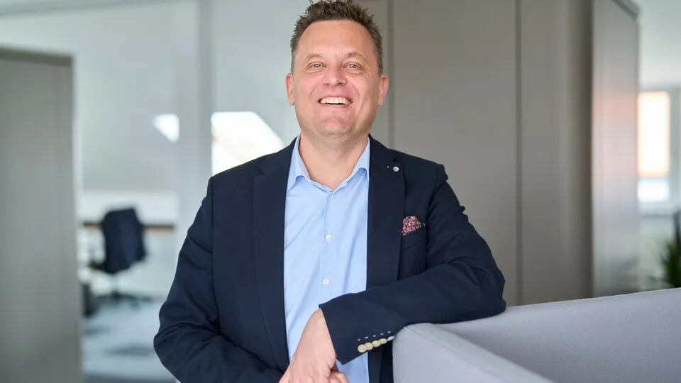 Michael Poglitsch begleitete Mobinck Germany seit 2021 als Geschäftsführer – nun verabschiedet er sich auf Linkedin mit den Worten: „Bewegung bringt Erkenntnis – und neue Wege entstehen mit jedem Schritt.“