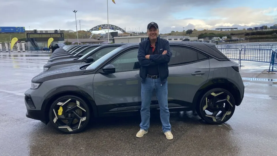 Ganz starker Tobak: Opel hat den neuen Mokka GSE ans Netz gebracht. Das stärkste rein elektrische Serienmodell der Marke mit dem Blitz ist auch sportliche Speerspritze und Imageträger zugleich. Bei der internationalen Fahrvorstellung in Madrid konnte Bfp-Autor Michael Neher erste Eindrücke gewinnen.