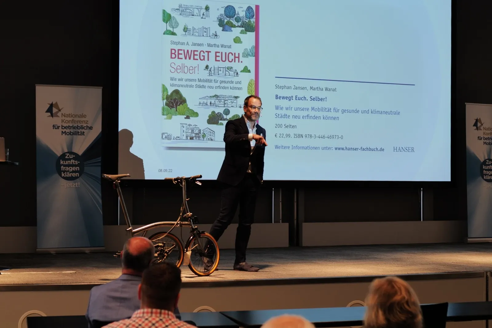 Provokante Thesen in seiner Key Note: Professor Stephan A. Jansen von der Berliner Universität der Künste.