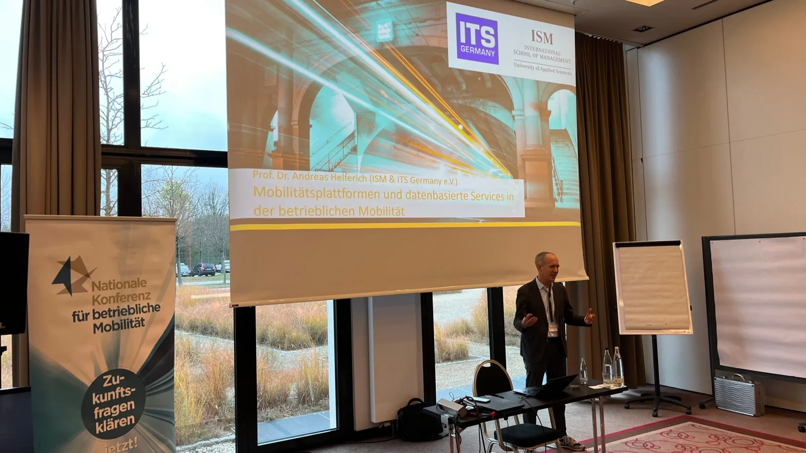 Wie Mobilitätsdatenplattformen und datenbasierte Services Mobilitätsangebote unterstützen können, darüber informierte Professor Andreas Helferich (ISM Stuttgart, Department International Management, Logistics und Operations).