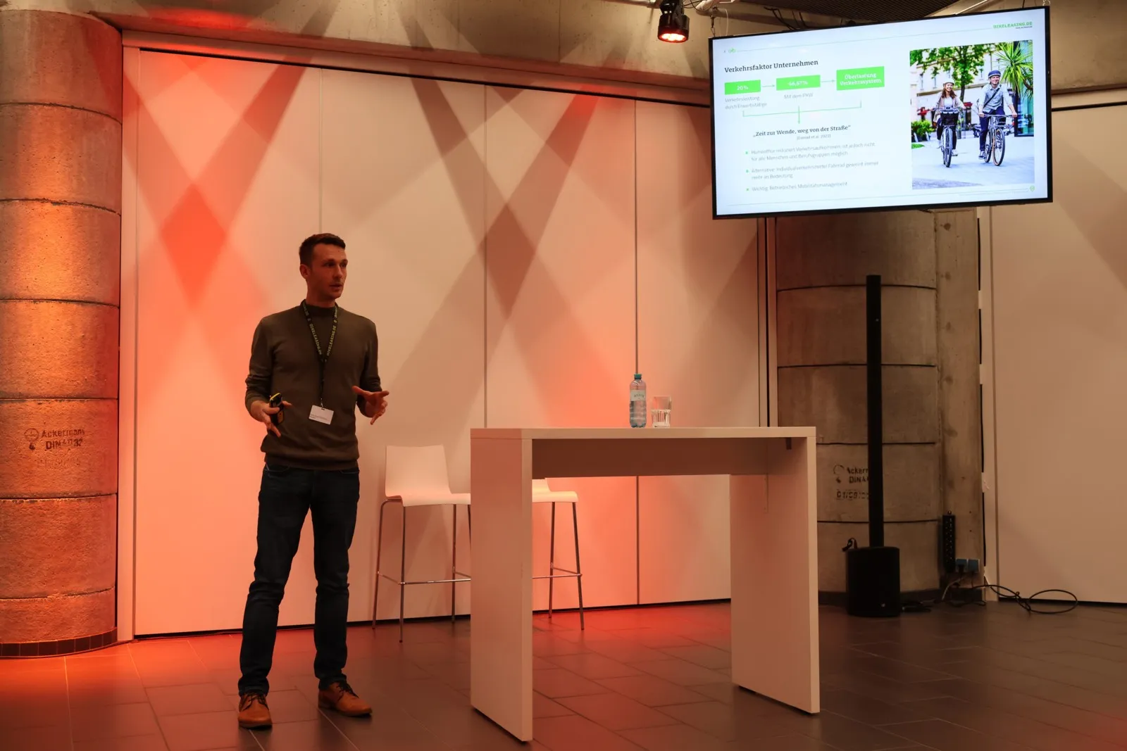 Florian Knauer-Stülzebach referiert über die Vorteile von Diensträdern.