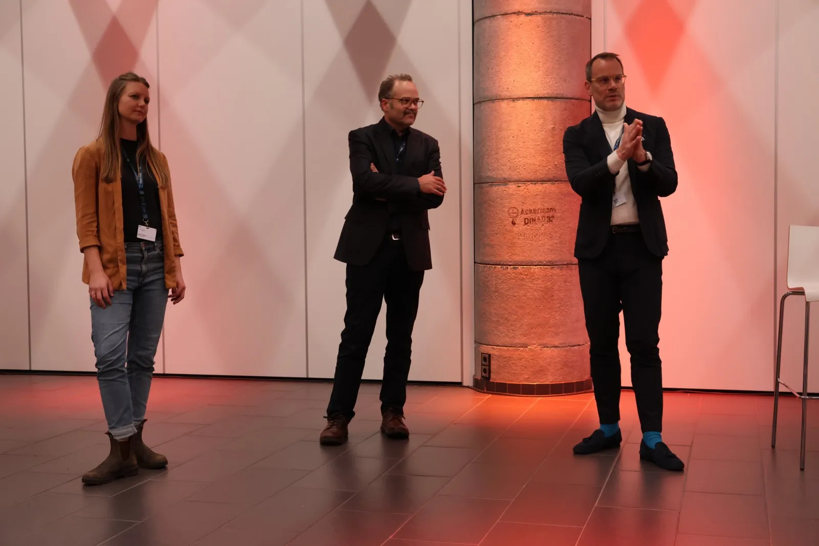 (V.l.n.r.) Sonja Kemena (Mobilitätsmanagerin Stadt Troisdorf), Stefan Haendschke (DEPOMM) und  Prof. Dr. Stephan A. Jansen im Gespräch über kommunales Mobilitätsmanagement.