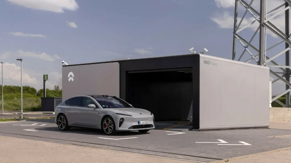 Nio-Kunden sparen jetzt doppelt: Wer sich für die Batteriemiete entscheidet, bekommt die BaaS-Gebühr für zwei Jahre geschenkt – inklusive Batteriewechsel.