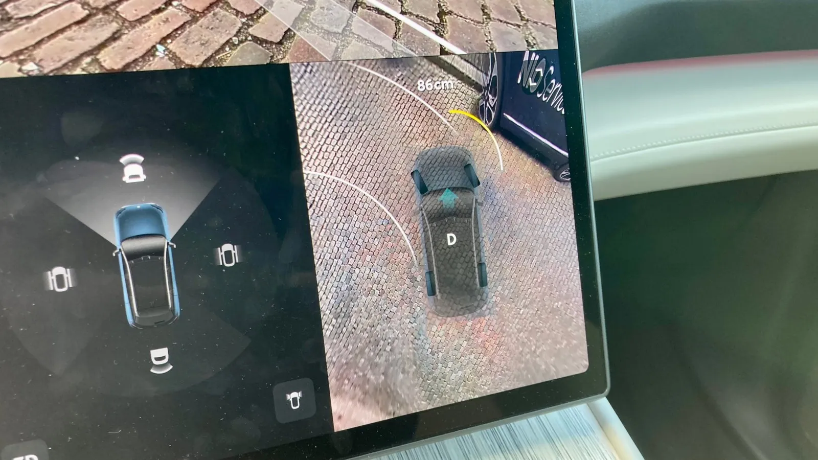 Exakte Zentimeter-Angaben beim Rangieren mit dem Nio EL7.
