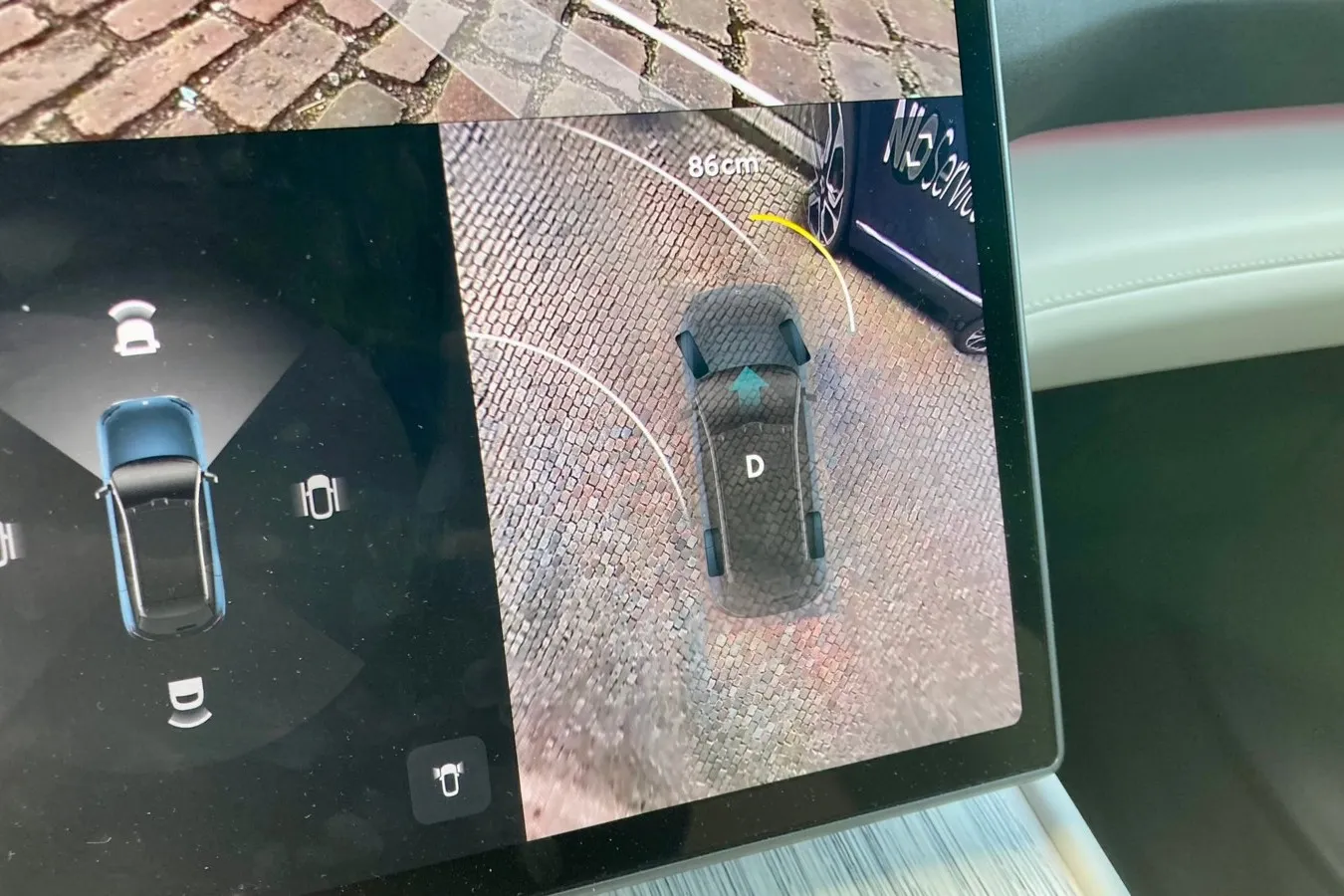 Exakte Zentimeter-Angaben beim Rangieren mit dem Nio EL7.