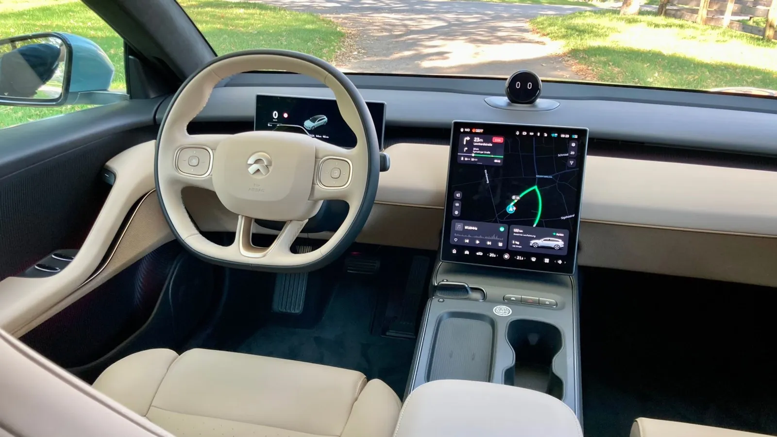 10,2-Zoll-Digitalinstrumente und der 12,8-Zoll-Touchscreen: Die sind auch im ET5 Touring Standard.