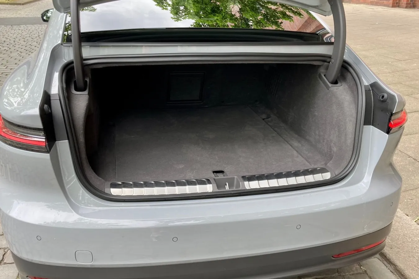 363 Liter Kofferraum sind für Fahrzeuggröße und -klasse zu wenig. Da bieten andere deutlich mehr als der Nio ET7.
