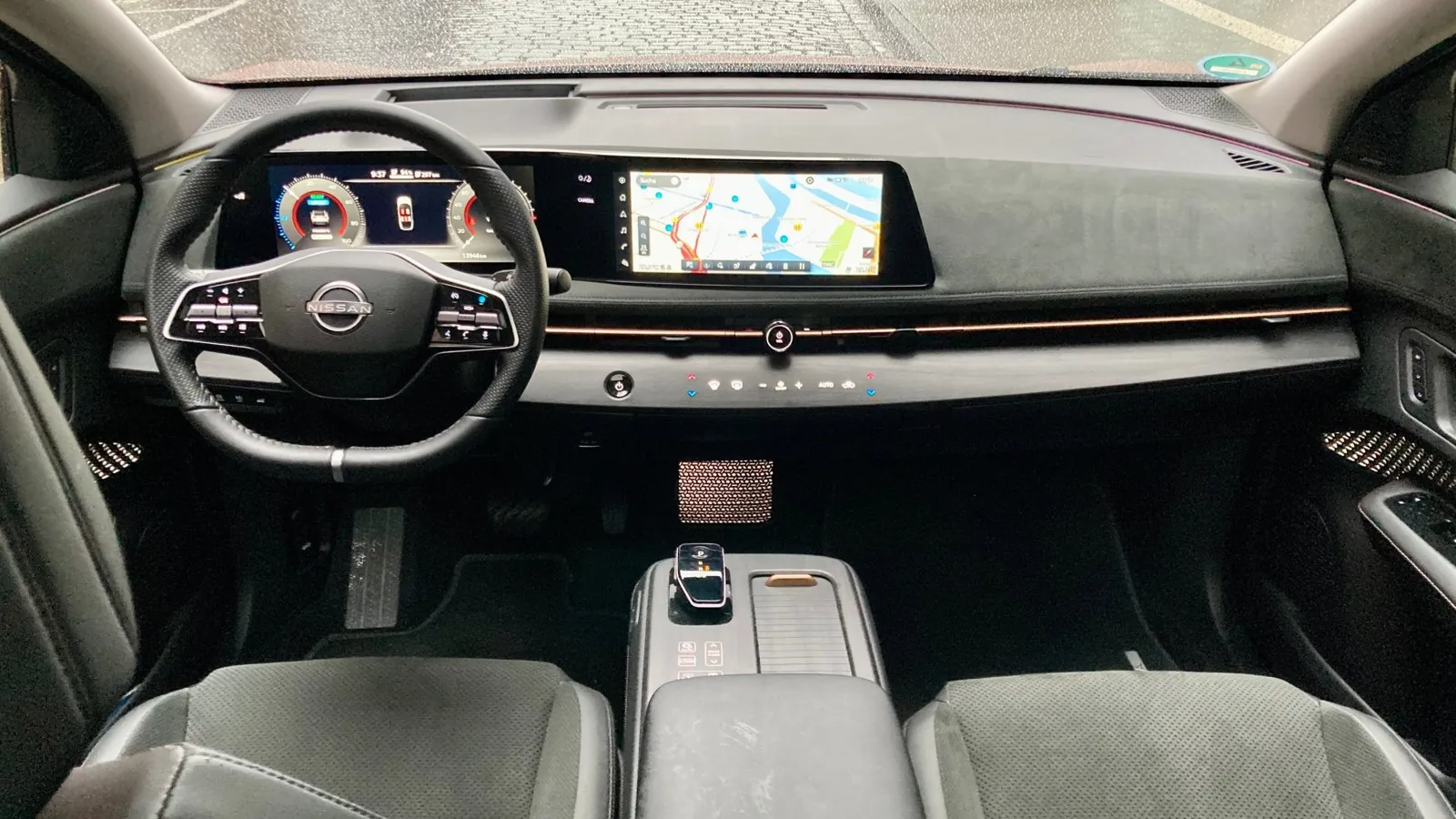 Zwei 12,3-Zoll-Monitore sind Serie im Nissan Ariya, der Qualitätseindruck im Elektro-SUV hochwertig.