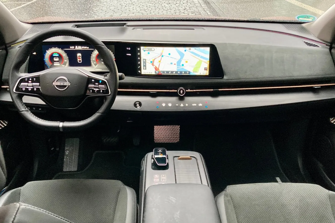 Zwei 12,3-Zoll-Monitore sind Serie im Nissan Ariya, der Qualitätseindruck im Elektro-SUV hochwertig.