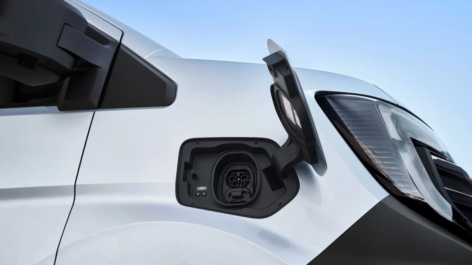 Erstmals kommt der Nissan Interstar auch als vollelektrische Variante.