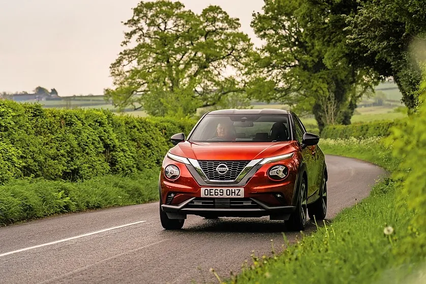 Nissan Juke 1.0 DIG-T: Mit praktisch gleichem Niveau wie der Duster (868 Euro) sichert sich der Japaner Platz zwei unseres Rankings.