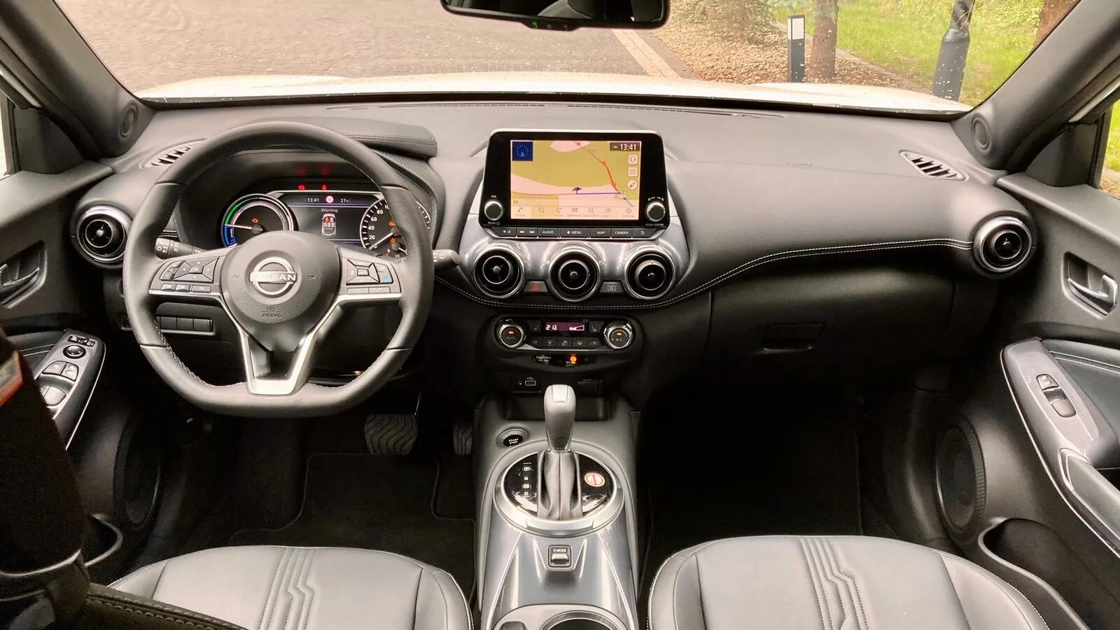 7-Zoll-Instrumentendisplay mit Energieflussanzeige und der 8-Zoll-Monitor sind Serie im Juke Hybrid, der ab der mittleren Linie N-Connecta vorfährt.