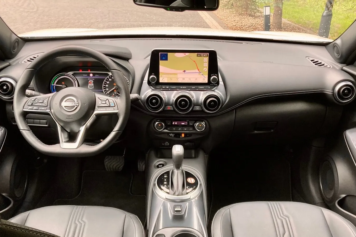 7-Zoll-Instrumentendisplay mit Energieflussanzeige und der 8-Zoll-Monitor sind Serie im Juke Hybrid, der ab der mittleren Linie N-Connecta vorfährt.