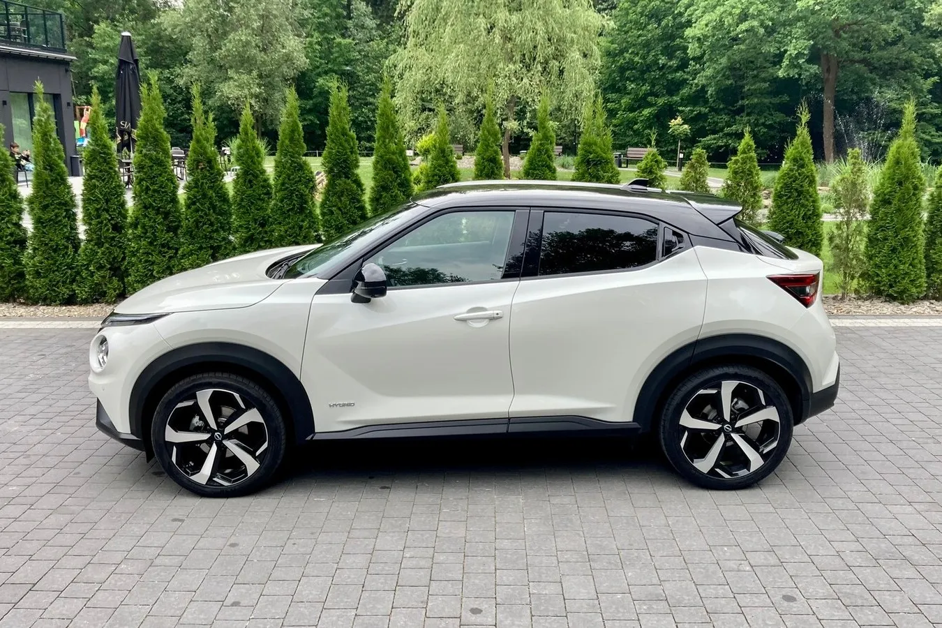An der Silhouette ändert sich nichts, der Juke bleibt auch als Hybrid ein kleines SUV mit Coupé-Anleihen.