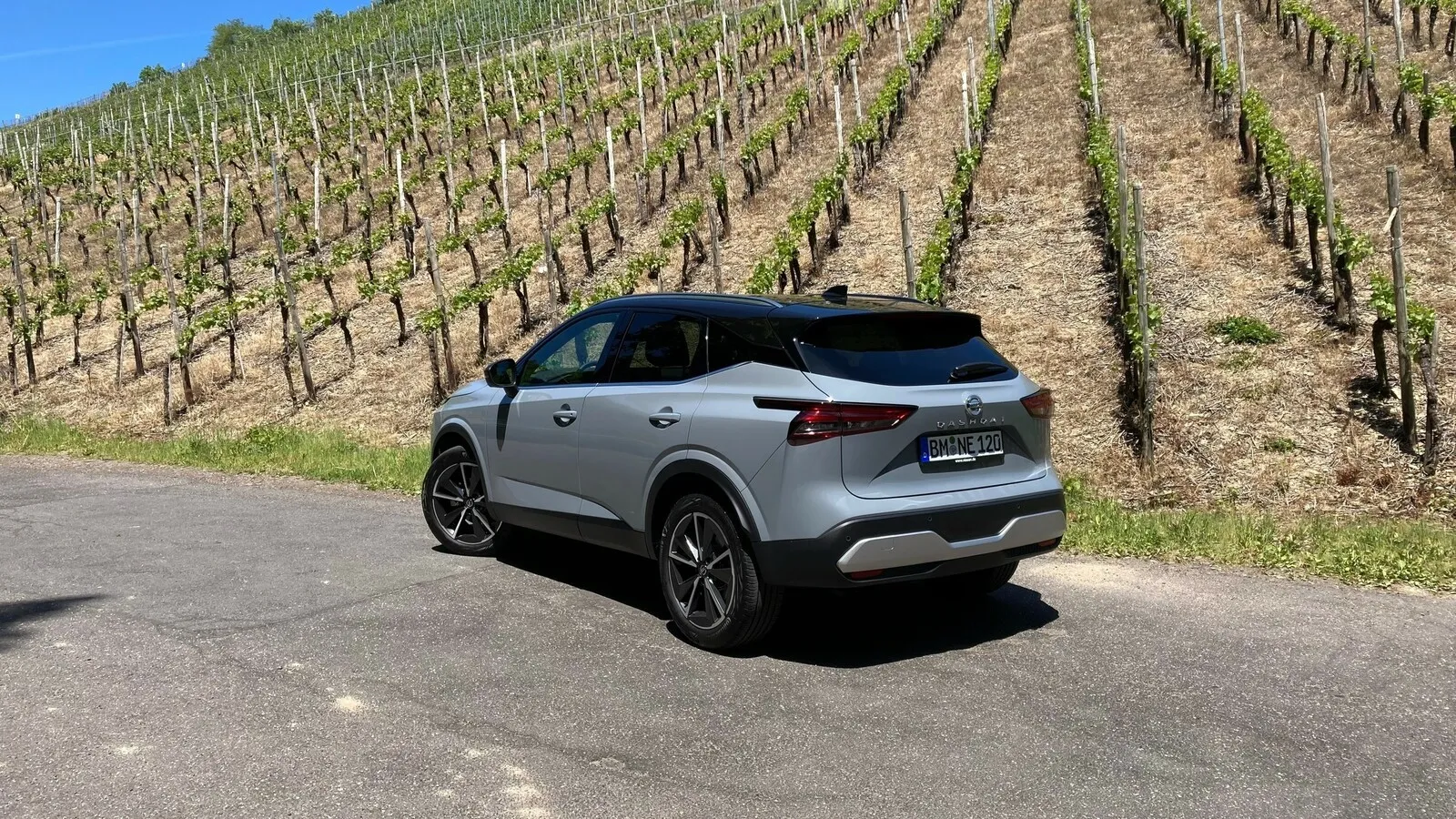 Grundsätzlich bleibt es aber bei typischen Qashqai-Proportionen. Die Kunden wollten es so, sagt Nissan.
