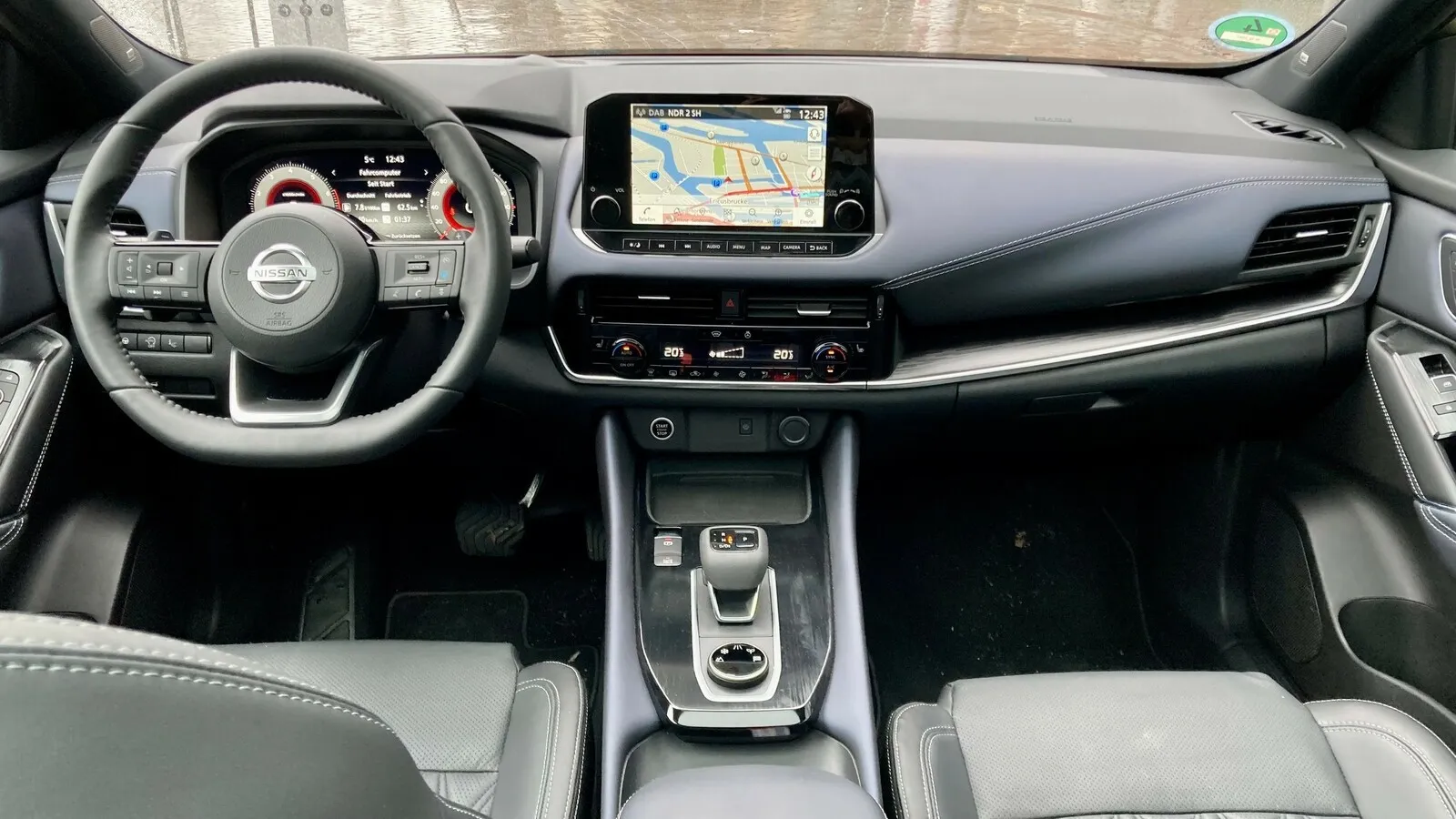 Modern gezeichnetes, aber dennoch sehr ergonomisches Cockpit in der dritten Generation des Nissan Qashqai.
